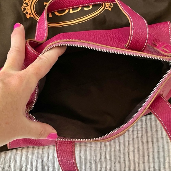 Tod's Fuchsia Leather Shoulder Bag - Picture 7 of 11